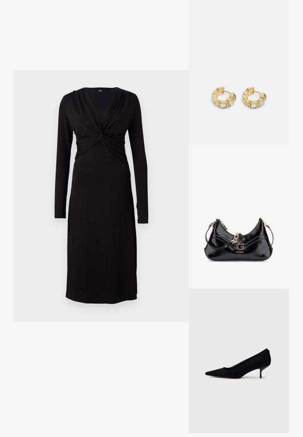 Crna haljina dugih rukava s dubokim V-izrezom i uvijenim detaljem na tijelu. Dizajnirana od glatkog, rastezljivog materijala za udobnost i prilagodljivost.; Crna nubuk visoka potpetica s šiljastim vrhom i tankom, niskom potpeticom. Glatka tekstura s elegantnim dizajnom, bez vidljivih dodataka.; Crna torba od lakirane kože s zakrivljenim dizajnom, zlatnim mekim detaljima i istaknutim logom. Uključuje odvojivu naramenicu.; Zlatne okrugle naušnice s teksturiranim dizajnom i tri prozirne kristalne akcenta s jedne strane, nudeći modernu geometrijsku estetiku.