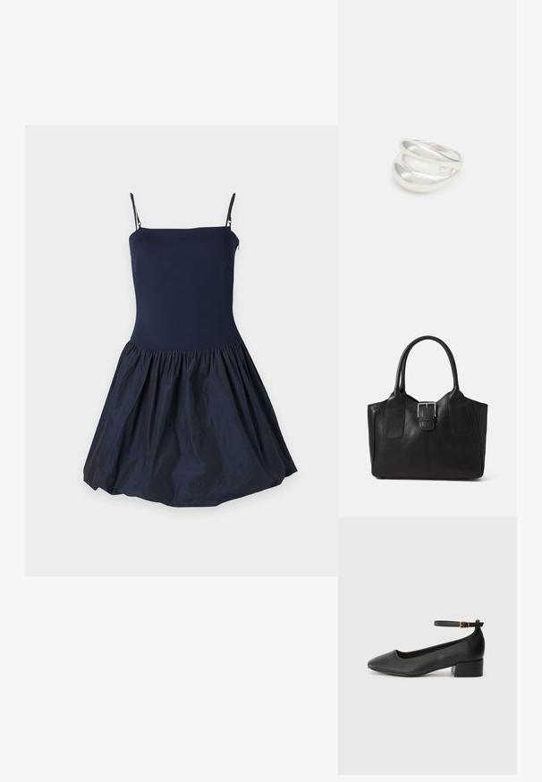 Mornarsko plava haljina s prilagođenim gornjim dijelom i raširenom, naboranom suknjom. Izrađena od glatkog materijala s trakama poput tjestenine.; Crne kožne pumpe s oštrim vrhom i niskom blok petom. Sadrže remen oko gležnja s zlatnim kopčanjem. Glatka tekstura.; Crna kožna torba za nošenje s glatkom teksturom, strukturiranim oblikom, dvije ručke i istaknutim srebrnim kopčanjem na prednjoj strani.; Srebrna dvostruka prsten s glatkom, poliranom površinom. Karakterizira ga fluidan, zakrivljen dizajn s preklapajućim sekcijama za moderan izgled.