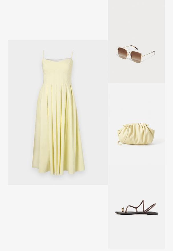 Rochie galbenă plisată, cu bretele ajustabile și un corset strâns, având o textură netedă și o fustă fluidă până la jumătatea gambei.; Sandale plate maro cu mai multe curele subțiri, un bucluc pentru degetul mare și un accent de ton auriu. Talpa este plată și are o finisare netedă.; Ochelari de soare din metal auriu, cu montură pătrată, lentile cu gradient maro și detalii din piele de broască țestoasă pe brațe. Design ușor.; Geantă pliată galbenă dintr-un faux leather neted, cu o formă moale, având un singur mânere pentru umăr și un design cu partea superioară gathered.