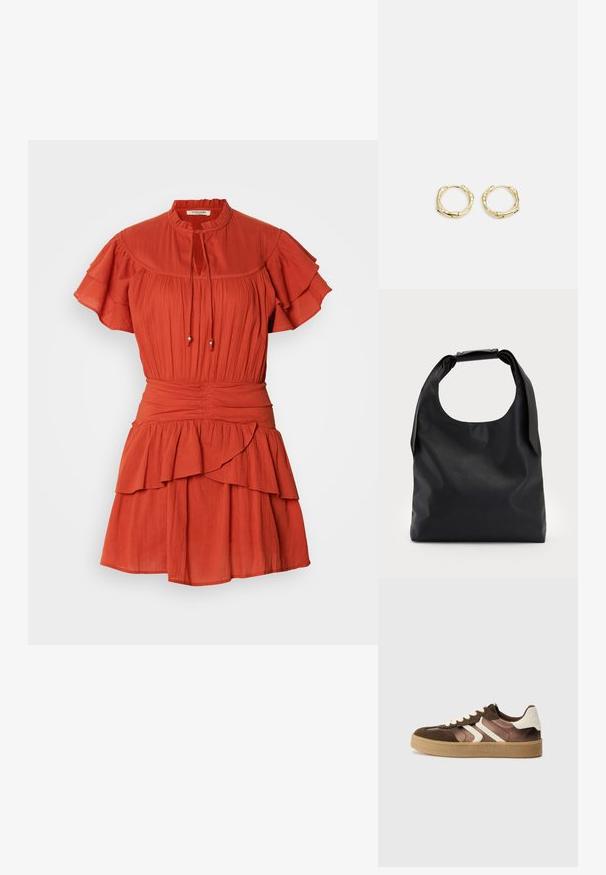 Vestido corto rojo con cuello alto, mangas con volantes y falda de capas; presenta un cordón con cuentas y una tela texturizada.; Zapatillas marrones y crema con una combinación de materiales de ante y satén, que presentan tres rayas diagonales y una suela de goma texturizada.; Bolso hobo de cuero negro con un solo asa suave y redondeada; presenta una textura lisa y un diseño minimalista. Sin hardware visible ni acentos.; Pendientes de aro de oro con forma irregular y texturizada. Presentan un cierre sin costuras y un acabado pulido, destacando un diseño moderno.