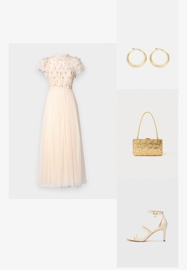 Needle & Thread ROCOCO BODICE ANKLE GOWN - Ballkleid - cream; Beige High Heels Sandalen mit dünnem Knöchelriemen und zwei oberen Riemen. Glänzende Lackoberfläche und goldene Hardware-Details am Knöchelriemen.; Goldene Pailletten-Clutch mit rechteckiger Form, ausgestattet mit einem gedrehten Kettenhenkel und einem Metallverschluss, der das Licht mit einer strukturierten Oberfläche reflektiert.; Goldfarbene Creolen mit einem glatten, abgerundeten Design, ausgestattet mit einem dünnen Drahtverschluss und einer polierten Oberfläche für ein glänzendes Erscheinungsbild.