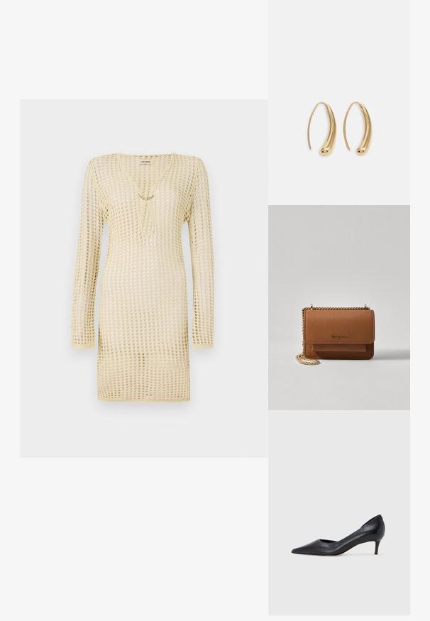 Sukienka dzianinowa w jasnym żółtym kolorze, z siateczkowym wzorem, długimi rękawami, głębokim dekoltem oraz ozdobnym łańcuszkiem z przodu.; Czarny skórzany czółenek z szpiczastym noskiem i niskim obcasem. Charakteryzuje się gładką fakturą i subtelnym połyskiem. Przód z wycięciem dla dodatkowego detalu.; Brązowa skórzana torba na ramię z teksturą, z złotym łańcuszkiem i zapięciem na klapkę. Z przodu znajduje się detal z logo oraz kieszeń pod klapką.; Złote metalowe kolczyki w kształcie obręczy o zakrzywionym, wydłużonym kształcie. Posiadają gładką, błyszczącą powierzchnię oraz zaokrąglony koniec dla dodatkowego efektu.