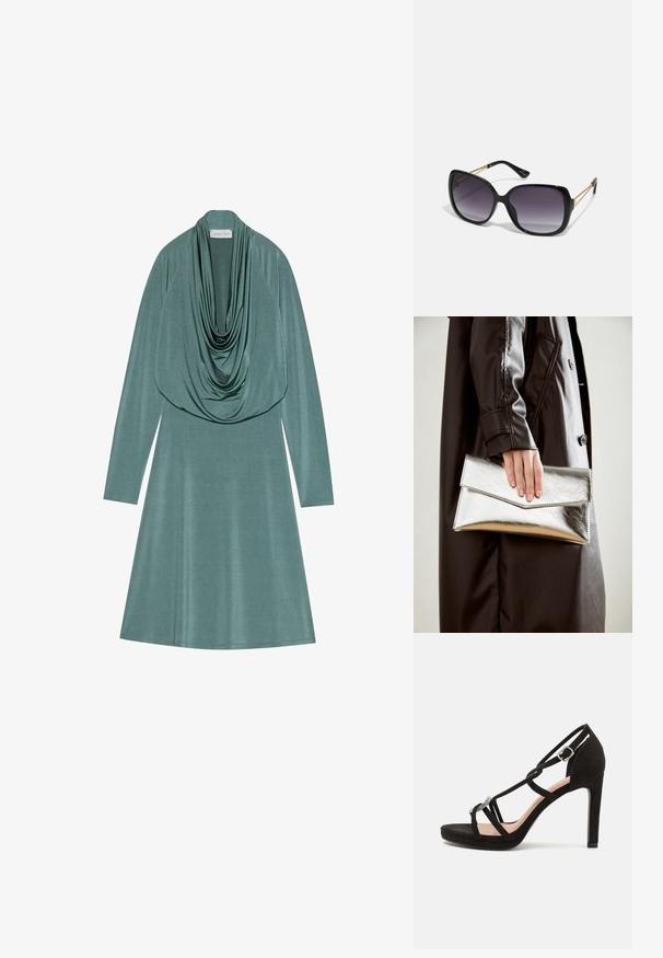 Kleid mit Cowl-Neck aus mattem grünem Stoff, mit langen Ärmeln und ausgestelltem Schnitt. Weiche, glatte Textur mit subtiler Schimmer.; Schwarze Wildleder-Pappelsandalen mit überkreuzten Riemen, einem dekorativen silberfarbenen Akzent und einer Plateausohle für zusätzliche Höhe.; Schwarze übergroße Sonnenbrille mit getönten Gläsern, dicken Rahmen und goldfarbener Kettendetaillierung an den Bügeln.; Silberner metallischer Clutch mit einem eckigen Umschlagdesign, glatter Textur und kontrastierender Innenfarbe, gehalten in einer Hand, die einen schwarzen Mantel trägt.