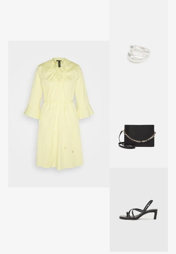 Marc Cain Freizeitkleid - lemon; Schwarze Sandale mit Riemchen, quadratischer Zehenform und niedrigem Blockabsatz. Verfügt über mehrere dünne Riemen und einen verstellbaren Knöchelriemen. Hergestellt aus glattem Leder.; Schwarze Leder-Crossbody-Tasche mit glatter Textur, rechteckiger Form und metallic-kettendetail auf der Vorderseite. Verstellbarer Gurt inklusive.; Silberner Doppelring mit einer glatten, polierten Oberfläche. Verfügt über ein fließendes, kurviges Design mit überlappenden Abschnitten für einen modernen Look.