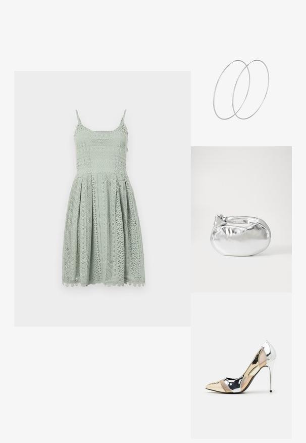 Hele roheline pitskleit õhukeste üksikute õlavarredega, kitsas kehaosa ja laienev seelik, millel on keerukad lõikevormid ja laineline äär.; Kitsas toe kõrge kontsaga kingad, millel on hõbedane, kuldne ja nude värvilahendus. Läikiv viimistlus lõikekujundusega, stiletto konts.; Hõbedane metallikoti kott pehme, ümar kuju ja sõlme ülemise sulgemisega. Valmistatud siledast kunstnahast materjalist.; Hõbedased rõngastikkaehingad minimalistlikus disainis. Ümar kuju, sile tekstuur ja õhuke profiil. Kerged ning poleeritud viimistlusega.