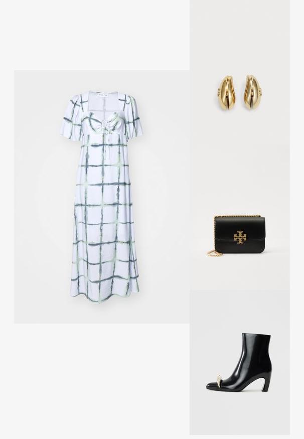 Maxikleid aus hellblauem Stoff mit einem Karomuster in Grün und dunklen Akzenten, quadratischem Ausschnitt, kurzen Puffärmeln und einer Kordelzug-Frontdetails.; Schwarzer Knöchelschuh aus glänzendem Leder, mit einer spitzen Zehenform und einem dekorativen gold- und silberfarbenen Akzent an der Vorderseite. Blockabsatz-Design.; Schwarze Ledertasche mit goldfarbener Kettenriemen und Logo-Akzent. Hat eine rechteckige Form mit einem umklappbaren Klappenverschluss. Glatte Textur.; Goldfarbene Ohrringe mit fließendem, geschwungenem Design. Jeder Ohrring hat eine glatte Oberfläche und einen kleinen Verschluss mit einem dekorativen Detail.