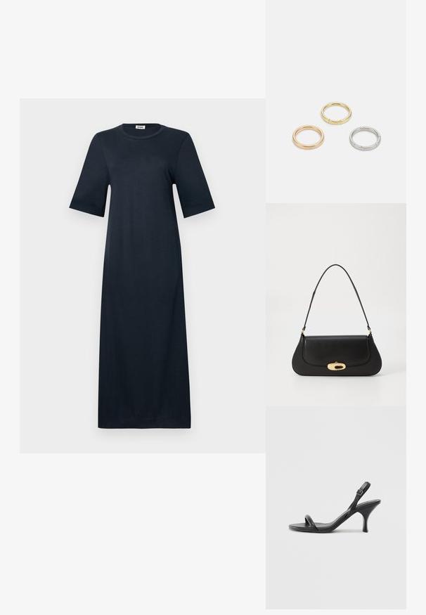 Námořnická modrá, šaty ke kolenům vyrobené z měkké tkaniny. Mají krátké, široké rukávy a kulatý výstřih. Jednoduchý, nezdobený design.; Černé kožené sandály na vysokém podpatku s úzkým, zakřiveným podpatkem a designem s překříženými popruhy. Nastavitelný pásek kolem kotníku. Hladký povrch.; Černá kožená kabelka s zakřiveným designem, zlatými akcenty a horním uchem. Vybavena elegantním zavíráním a hladkým povrchem.; Tři kovové prsteny: jeden růžově zlatý, jeden zlatý s texturovanými detaily a jeden stříbrný, všechny s vyrytým brandingem na vnitřním boku.