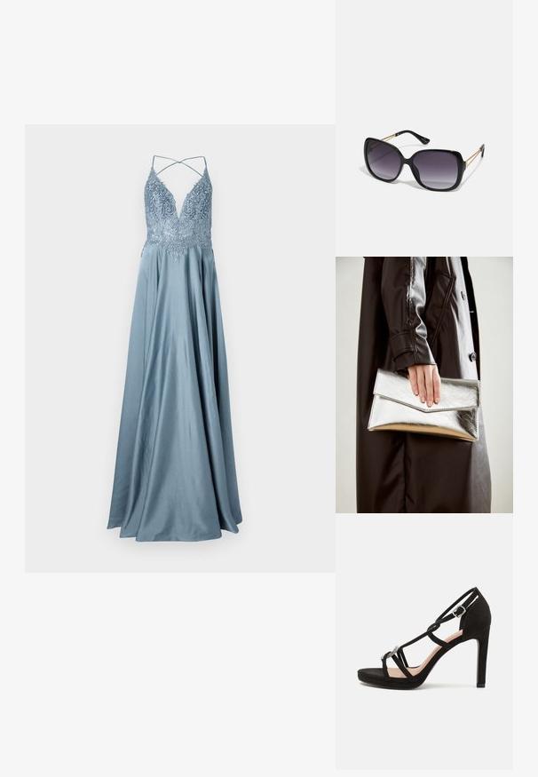 Langes, fließendes Abendkleid aus hellblauem Satin. Verfügt über einen tiefen V-Ausschnitt mit kunstvoller Stickerei und dünnen, überkreuzten Trägern auf der Rückseite.; Schwarze Wildleder-Pappelsandalen mit überkreuzten Riemen, einem dekorativen silberfarbenen Akzent und einer Plateausohle für zusätzliche Höhe.; Schwarze übergroße Sonnenbrille mit getönten Gläsern, dicken Rahmen und goldfarbener Kettendetaillierung an den Bügeln.; Silberner metallischer Clutch mit einem eckigen Umschlagdesign, glatter Textur und kontrastierender Innenfarbe, gehalten in einer Hand, die einen schwarzen Mantel trägt.