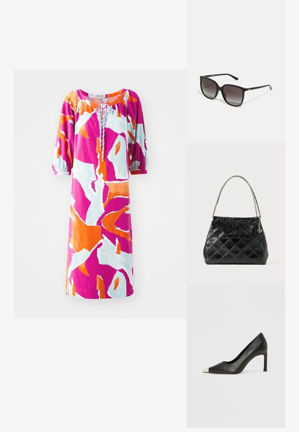 Barevné šaty s krátkým rukávem s abstraktním vzorem v růžové, oranžové a světle modré barvě. Navrženo s kulatým výstřihem a nařasenými detaily.; Černá kožená lodička na vysokém podpatku s špičatou špičkou a stříbrnou kovovou špičkou. Má hladký povrch a štíhlý 10cm podpatek.; Černé obdélníkové sluneční brýle se zrcadlovými skly, plastový rám a kovový logový akcent na spánku. Klasický design s hladkým povrchem.; Černá prošívaná kožená kabelka se stříbrným řetízkovým uchytem, s výrazným tvarem a hladkou texturou.