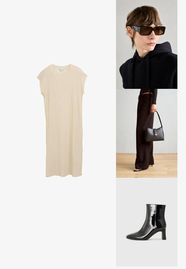 Bež haljina do koljena izrađena od teksturirane tkanine. Ima kratke rukave i okrugli izrez. Jednostavan dizajn bez vidljivih uzoraka ili akcenta.; Crne lakirane kožne gležnjače s šiljastim prstom i srednje visokom blok petom. Glatka tekstura i minimalistički dizajn.; Crne oversize sunčane naočale s sjajnom završnom obradom, pravokutnog oblika, smeškim staklima i zlatnim logotipom na ručkama.; Crna torba s oblikom koji sadrži strukturu, glađu teksturu i metalnu kopču. Uparena s širokim crnim hlačama i sandalama na otvorenom s drvenog poda.