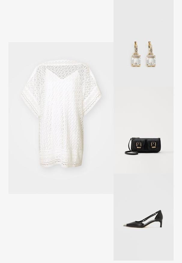 Balts, brīvi pieguļošs tops, izgatavots no mežģīnēm līdzīga auduma ar ģeometriskiem rakstiem, īsām piedurknēm un dekoratīvu apakšmalu ar izgriezumiem.; Melns ādas kurpju pāris ar zemu papēdi, smailu sudraba purngali un diviem sprādzēm uz balta fona.; Melnas ādas crossbody soma ar divām priekšējām kabatām, zelta sprādzēm, ar rāvējslēdzēju aizdari un šauru siksnu. Strukturēta virsma un kompakta taisnstūra forma.; Zeltītas auskaru rotas, kuru centrā ir taisnstūra formas caurspīdīgs kristāls, kas karājas zem mazu, apaļu caurspīdīgu akcentu rindas. Elegants, mūsdienīgs dizains.