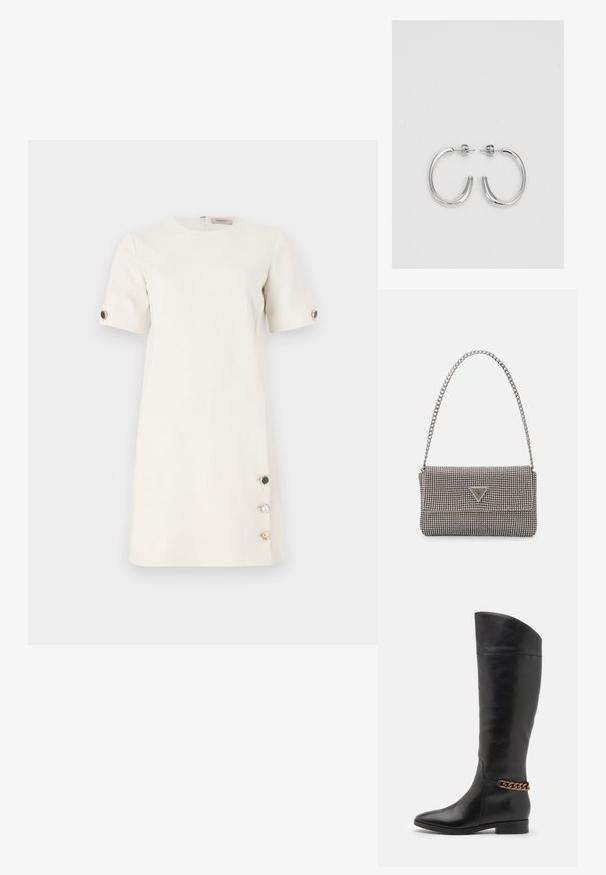 Rochie cu mânecă scurtă, de culoare crem, realizată dintr-un material neted, având butoane decorative negre, aurii și din perlă la tiv. Croială simplă, dreaptă.; Cizme negre din piele înalte, cu un design elegant, vârf ascuțit și un accent de lanț auriu la gleznă. Toc mic în formă de bloc. Textură netedă.; Geantă metalică gri deschis, cu un strap din lanț, decorată cu mici ținte circulare metalice și un logo de marcă triangular.; Cercei rotunzi din argint cu un finisaj neted și strălucitor. Design ușor, având o formă rotundă și închidere cu tijă.
