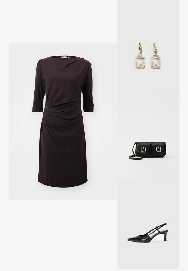Czarna sukienka z miękkiego materiału z dekoltem typu boat, rękawami o długości 3/4 oraz marszczeniami w talii, długość powyżej kolana.; Czarne lakierowane czółenka na obcasie typu slingback z wąskim noskiem, z teksturowanym wzorem wężowym, regulowanym paskiem oraz krótkim, teksturowanym obcasem w kształcie słupka.; Czarna skórzana torba na ramię z dwoma przednimi kieszeniami, złotymi klamrami, zamkiem błyskawicznym i cienkim paskiem. Teksturowana powierzchnia i kompaktowy prostokątny kształt.; Złote kolczyki z prostokątnym, przezroczystym kryształem zwisającym poniżej rzędu małych, okrągłych, przezroczystych akcentów. Elegancki, nowoczesny design.