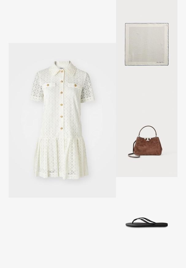 Kanten jurk in crèmewit met korte mouwen, een kraag, gouden knopen en twee borstzakken. A-lijn rok met een gegolfde zoom.; Zwarte flip-flop met een gestructureerde rubberen zool, twee slanke banden en een subtiele, ingedrukte logo-detail op de band.; Zijden sjaal in crème met een marineblauwe rand, voorzien van gelijkmatig verdeeld marineblauwe stippen die een patroon vormen. Handtekening gedrukt in de hoek.; Bruine suède handtas met een gestructureerde vorm, zilveren logo hardware, korte handgreep en een afneembare schouderriem. Gladde textuur, minimalistisch ontwerp.