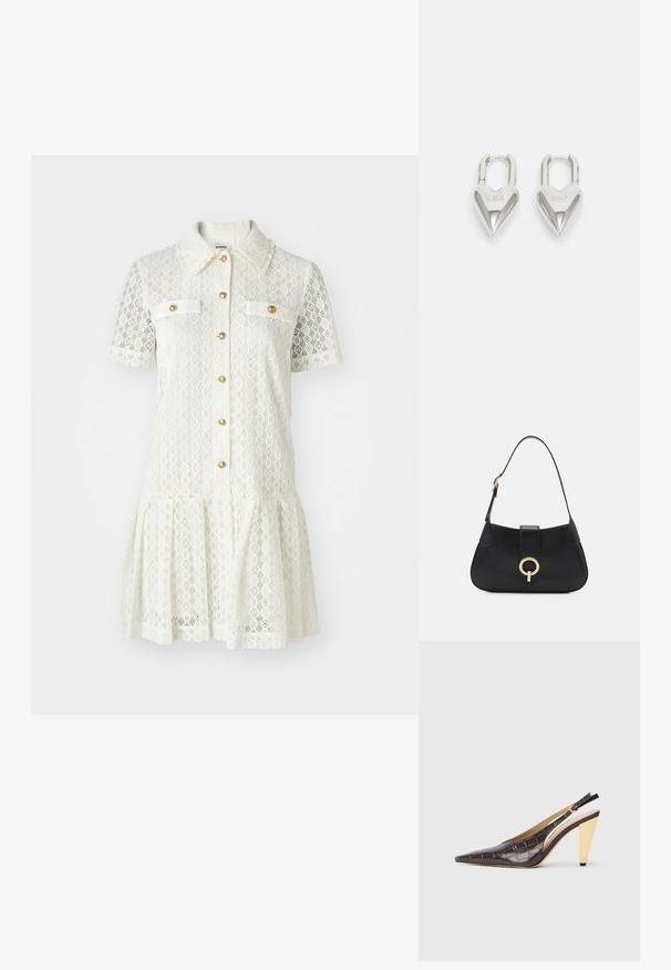 Vestido de encaje en color crema con mangas cortas, un cuello, botones dorados y dos bolsillos en el pecho. Falda acampanada con un detalle de dobladillo en forma de ondas.; Zapatos de tacón tipo slingback de punta afilada en imitación de cocodrilo brillante de color marrón oscuro. Presenta un tacón geométrico en tono dorado y una correa ajustable en el tobillo.; Bolso de cuero negro con una silueta curvada, correa corta, herrajes en tono dorado central y textura suave. Sin patrones ni acentos visibles.; Candados en forma de corazón de plata con inscripciones grabadas de "SÍ" y "NO", acabado pulido, diseño simétrico y un robusto cierre de metal.