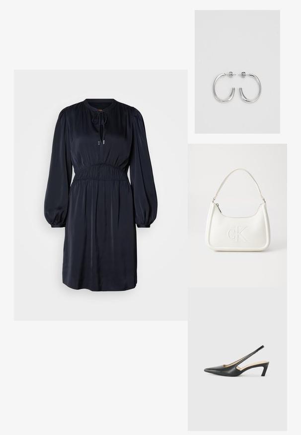 Morska plava haljina dugih rukava s nabranim strukom, okruglim izrezom i vezivanjem. Izrađena je od glatkog, laganog materijala.; Crne cipele s izduženim vrhom i remenom oko pete, s niskom petom, izrađene od glatke kože i s izrezbarenom stranom radi prozračnosti.; Bijela kožna torba s zakrivljenim oblikom, koja na prednjoj strani ima utisnut logotip "CK" i jedan remen za nošenje preko ramena. Zatvaranje na munju na vrhu.; Srebro naušnice u obliku prstena s glatkom, sjajnom završnom obradom. Zaobljenog oblika, laganog dizajna, s kopčom na poleđini.