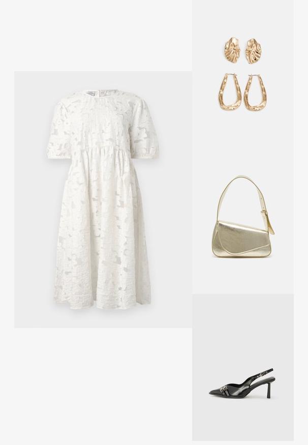 Bijela haljina s teksturiranom tkaninom i cvjetnim uzorkom, kratkim puff rukavima i okruglim izrezom. Silueta je opuštenog kroja.; Crna lakirana slingback cipela s izduženim vrhom, remenčićima oko gležnja s srebrnim kopčama i dijelovima, te vitkim potplatom.; Zlatna metalna torba s uređenim dizajnom, glatkom teksturom i podesivim remenom. Ima jedinstven trokutasti oblik i minimalističko šivanje.; Naušnice zlatne boje s teksturiranim, valovitim oblicima. Uključuju skulpturalne kopče i dizajn otvorene kružnice s kovanom završnom obradom.