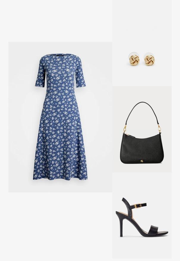 Niebieska sukienka w kwiaty z krótkimi rękawami, okrągłym dekoltem i rozkloszowanym stanem. Wykonana z miękkiego materiału z białym wzorem kwiatowym na całej powierzchni.; Czarne sandały na wysokim obcasie z gładkiej skóry, odkryty palec i pojedynczy pasek z ozdobnym złotym zapięciem.; Czarna skórzana torebka o uporządkowanej formie, z zamknięciem na zamek, odczepianym paskiem i złotymi akcentami.; Złote kolczyki w kształcie węzła z twisted design. Każdy kolczyk posiada okrągłe, przezroczyste oparcie zapewniające pewność noszenia.