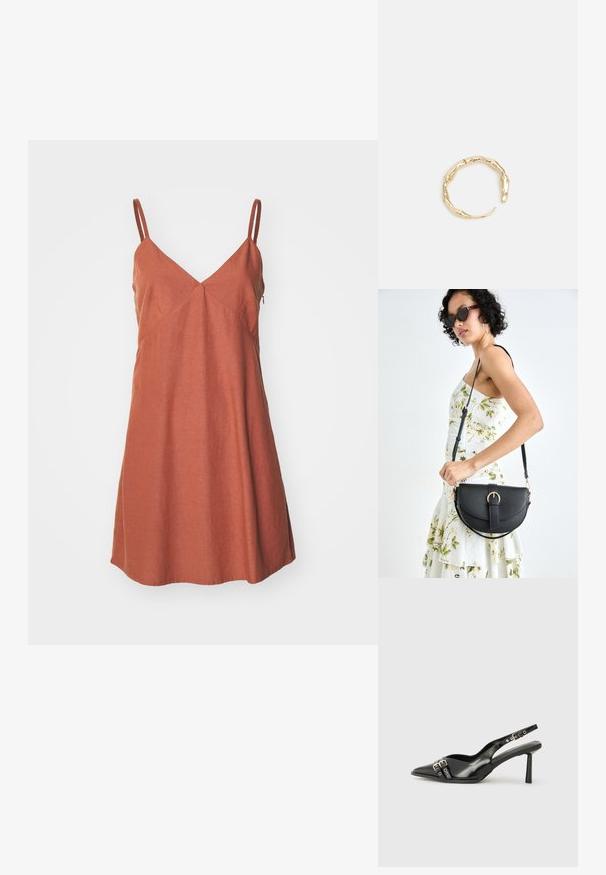 Vestido sin mangas de color óxido, con escote en V, que presenta un dobladillo acampanado y costuras en ángulo para un diseño estructurado. Confeccionado en una tela ligera.; Zapato de charol negro tipo slingback con punta afilada, correas al tobillo con hebillas y herrajes de plata, y un tacón delgado.; Bolso de piel negra con forma curva, correa desmontable y herrajes dorados. El bolso cuenta con una solapa con un detalle de hebilla.; Anillo en tono dorado con un diseño orgánico y retorcido, con una textura suave y extremos cónicos, creando una apariencia moderna y escultórica.