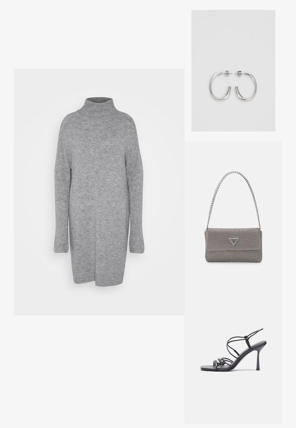 Maglione grigio a collo alto con maniche lunghe. Tessuto morbido e lavorato a maglia; vestibilità ampia; lunghezza a metà coscia; senza modelli o accenti visibili.; Sandali neri con tacco alto presentano sottili cinturini con design annodato, una punta quadrata liscia e un elegante tacco a spillo.; Borsa a mano metallica grigia chiara con tracolla a catena, impreziosita da piccoli chiodi metallici circolari e da un logo triangolare del marchio.; Orecchini a cerchio in argento con una finitura liscia e lucente. Forma arrotondata, design leggero, con chiusura a perno.