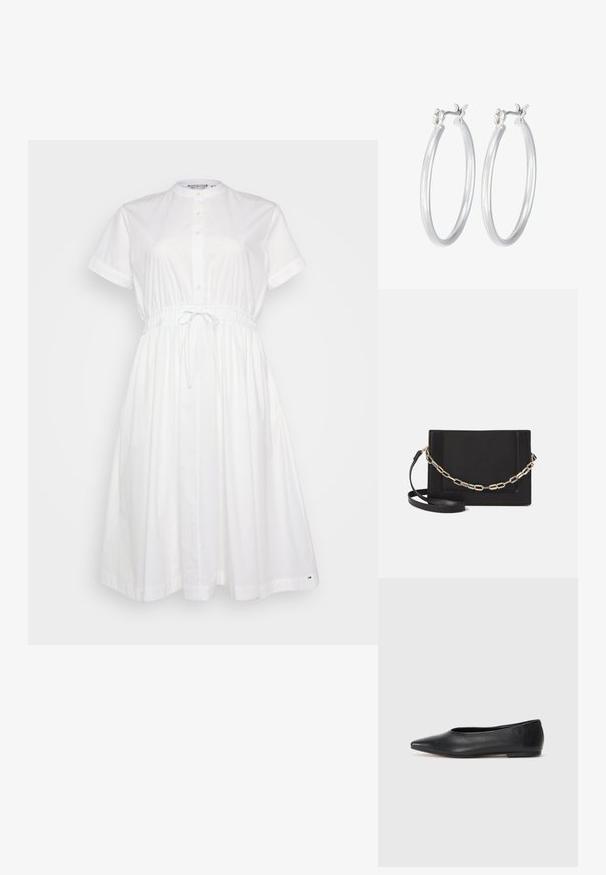 Bijela pamučna haljina s kratkim rukavima, dugmadi sprijeda, elastičnim strukom i podesivom vrpcom; ima labav, lepršav kroj.; Crne kožne balerinke, uski vrh, minimalistički dizajn, glatka tekstura, niska peta, bez vidljivih dodataka ili ukrasa.; Crna kožna torba preko tijela s glatkom teksturom, pravokutnim oblikom i metalnim lancem na prednjoj strani. Uključena je podesiva naramenica.; Srebrne kružne naušnice s glatkom, poliranom površinom. Okrugli oblik i sigurno kopčanje na klik. Lagani dizajn pogodan za svakodnevno nošenje.