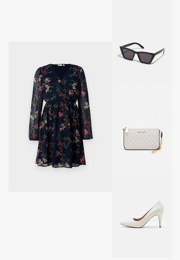 Rochie cu imprimeu floral din țesătură albastră închisă, având un design tip înfășurare, mâneci lungi din material transparent și un brâu elastic. Accentuată cu flori colorate.; Cămașă de lac alb cu toc înalt, cu vârful ascuțit și o suprafață netedă, având un toc subțire și o deschidere tăiată jos.; Ochelari de soare negri, unghiulari, cu lentile gri; fabricați din plastic, având brațe groase cu o suprafață netedă și fără hardware vizibil.; Clutch Michael Kors din canva acoperit bej, cu un model repetitiv al logo-ului MK, accesorii din aur și o curea cu lanț detașabil.