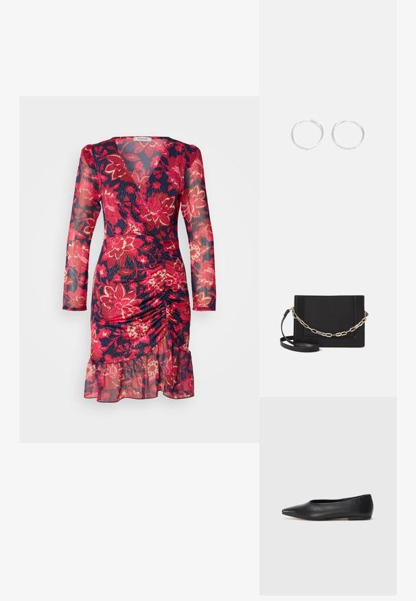 Cvjetna haljina s dugim rukavima, s tamnoplavom podlogom, svijetloružičastim i crvenim cvjetnim uzorcima, nabranim strukom i volanima na rubu.; Crne kožne balerinke, uski vrh, minimalistički dizajn, glatka tekstura, niska peta, bez vidljivih dodataka ili ukrasa.; Crna kožna torba preko tijela s glatkom teksturom, pravokutnim oblikom i metalnim lancem na prednjoj strani. Uključena je podesiva naramenica.; Srebrne okrugle naušnice jednostavnog dizajna, s glatkom površinom i bez vidljivih ukrasa. Promjer nije specificiran.