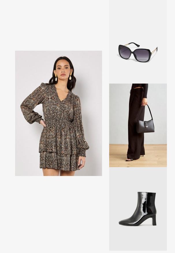 Langärmeliges Kleid mit V-Ausschnitt, gerafftem Taillenbund und geschichtetem Rock. Ausgestattet mit einem braun-beigen Paisleymuster und elastischen Bündchen.; Schwarzer Lackleder-Stiefelette mit spitzer Zehe und einem mittelhohen Blockabsatz. Glatte Textur und minimalistisches Design.; Schwarze übergroße Sonnenbrille mit getönten Gläsern, dicken Rahmen und goldfarbener Kettendetaillierung an den Bügeln.; Schwarze Handtasche mit strukturierter Form, glatter Textur und einem metallischen Verschluss. Kombiniert mit weiten schwarzen Hosen und offenen Sandalen auf einem Holzboden.