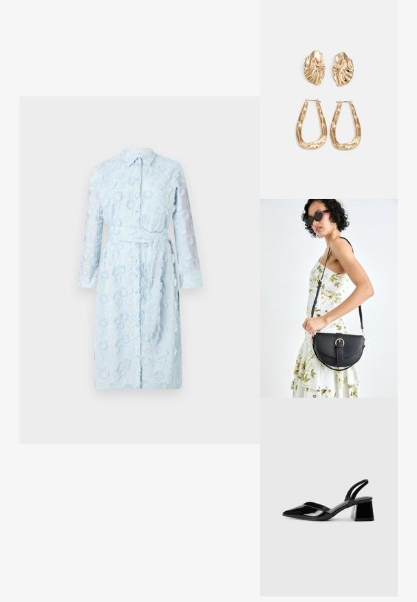 Hellblaues Hemdkleid mit floraler Stickerei, durchgehender Knopfleiste, langen durchsichtigen Ärmeln und einem passenden Bindegürtel in der Taille.; Schwarze Lackleder-Slingback-High Heels mit spitzem Schuh und einem geometrischen Blockabsatz. Verfügt über ein schlankes, minimalistisches Design und eine glatte Textur.; Schwarze Lederhandtasche mit geschwungener Form, abnehmbarem Tragegurt und goldenen Beschlägen. Die Tasche verfügt über einen Deckel mit einer Schnallen-Details.; Ohrringe in Goldoptik mit strukturierten, gewellten Formen. Beinhaltet skulpturale Clip-Ohrringe und ein offenes Hoop-Design mit gehämmertem Finish.