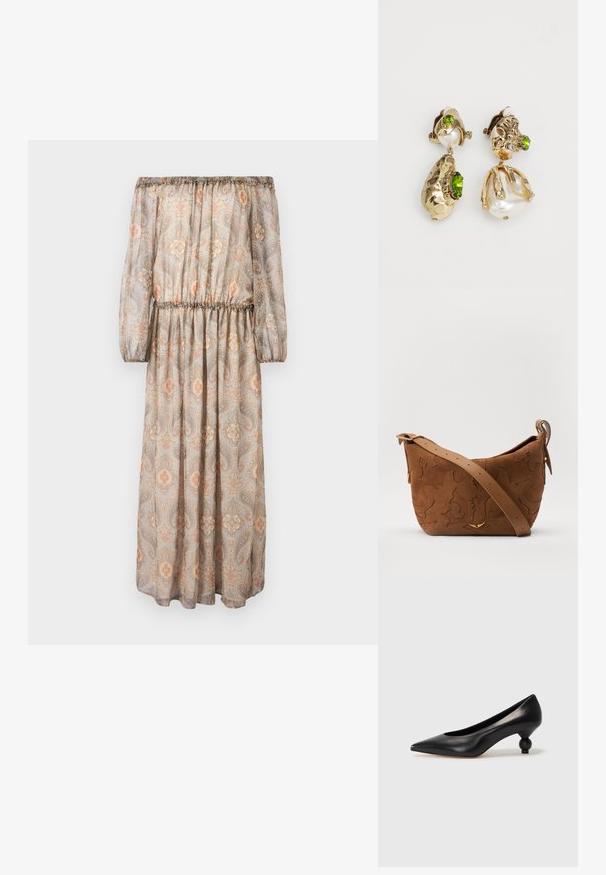 Kleita ar noskatu no pleciem, izgatavota no viegla, caurspīdīga auduma, ar paisley rakstu bēšā, oranžā un zilā krāsā, ar elastīgu vidukli un pūknēs piedurknēm.; Melnas ādas augstpapēžu kurpes ar smailu purngalu un apaļu papēdi. Gluda tekstūra ar elegantu, minimālistisku dizainu.; Brūns zamšs plecu soma ar iegravētu ziedu dizainu, papildināta ar gludu brūnu ādas siksnu un zelta toņa detaļām.; Zeltainas auskari ir ar neregulāriem teksturētiem formas elementiem, rotātiem ar zaļiem dārgakmeņiem un baltiem pērlēm, nostiprinātiem ar klipsa aizdariem.