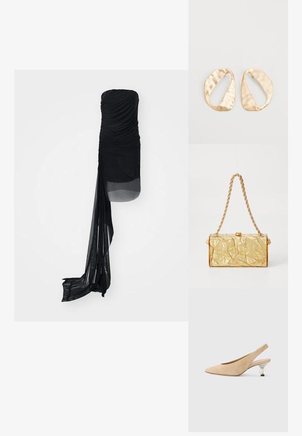 Fekete, pánt nélküli ruha redőzött anyagból, átlátszó felső réteggel, és egyoldali, hosszú, folyó panellel. Az anyag sima textúrájú.; Beige bőrből készült slingback cipő hegyes orral és átlátszó, kerek sarokkal. Simás textúra és minimalista forma.; Arany, gyűrött textúrájú kézitáska, téglalap alakú, lánc pánttal és fedélzáras záródással a tetején. Simább, fényes felület.; Egy pár szabálytalan, ovális formájú, aranyszínű fém fülbevaló, enyhén kalapált felülettel, fehér háttéren.