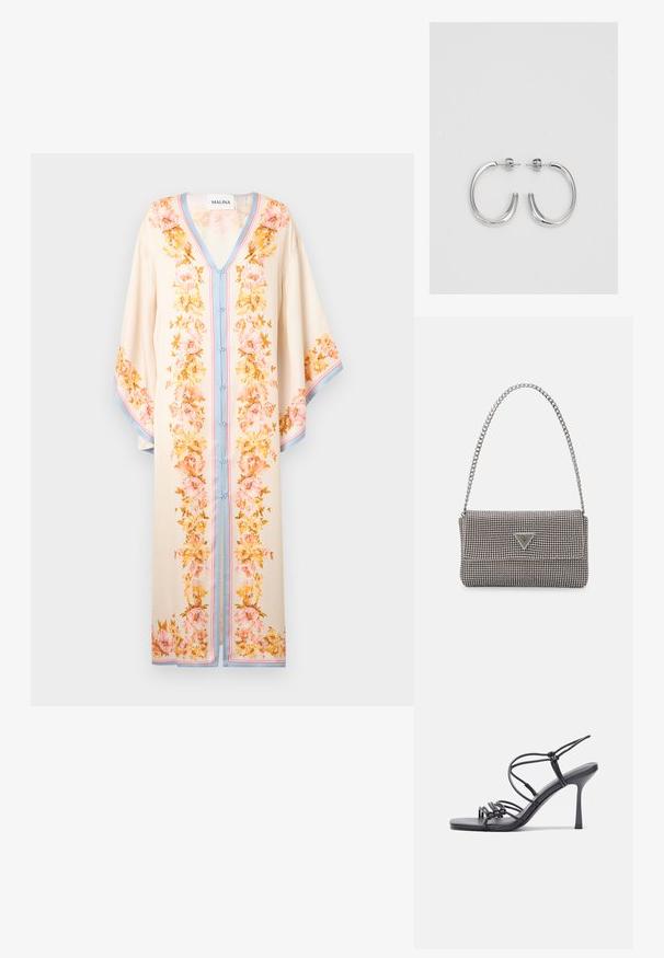 Kaftan ușor, de culoare crem, cu modele florale în roz și galben. Prezintă un decolteu în V, deschidere cu butoane și bordură contrastantă albastră.; Sandale negre cu toc înalt au curele subțiri cu un design legat, un vârf pătrat neted și un toc stiletto elegant.; Geantă metalică gri deschis, cu un strap din lanț, decorată cu mici ținte circulare metalice și un logo de marcă triangular.; Cercei rotunzi din argint cu un finisaj neted și strălucitor. Design ușor, având o formă rotundă și închidere cu tijă.