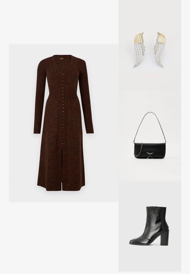 Rudas megztas kardiganas su ilgomis rankovėmis, V formos iškirpte ir mygtukų uždarymu. Turi briaunotą tekstūrą ir vidutinio ilgio, iki blauzdų.; Juodas odinis kulkšninis batas su lygiu paviršiumi, smailiu pirštu ir masyviu aukštu kulnu. Savybė - šoninis atidarymas ir minimalistiškas dizainas.; Juodas odinis delninukas su sidabro spalvos grandinele, papuoštas dekoratyviniais sparnų akcentais ir balta siūle apačioje.; Du vienodą formą auskarai, pagaminti iš sidabro spalvos metalo su skaidriais, apvalaus pjūvio cirkoniais ir auksinės spalvos metaliniais akcentais sluoksniuotame dizaino sprendime.