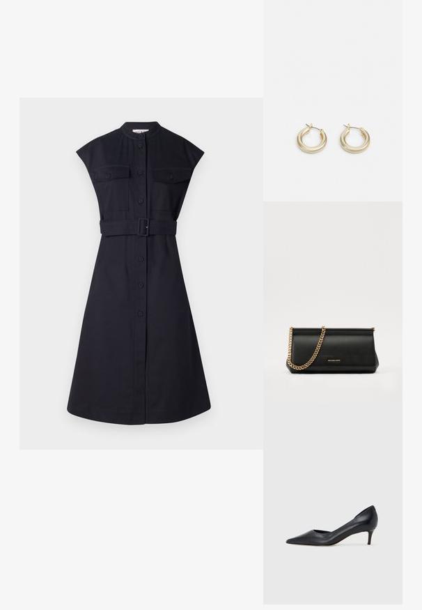 Donker marineblauwe jurk met korte mouwen, een ceintuur in de taille, twee borstzakken en een knoopsluiting aan de voorkant. Glad materiaal met een getailleerde pasvorm.; Zwarte leren pump met een puntige neus en lage hak. Heeft een gladde textuur en een subtiele glans. Open uitsparing aan de voorkant voor extra detail.; Zwarte leren clutch tas met een gouden kettinghengsel, voorzien van een gladde textuur, rechthoekige vorm en reliëfmerk op de voorkant.; Lauren Ralph Lauren BASIC SMALL HOOP - Oorbellen - gold-coloured