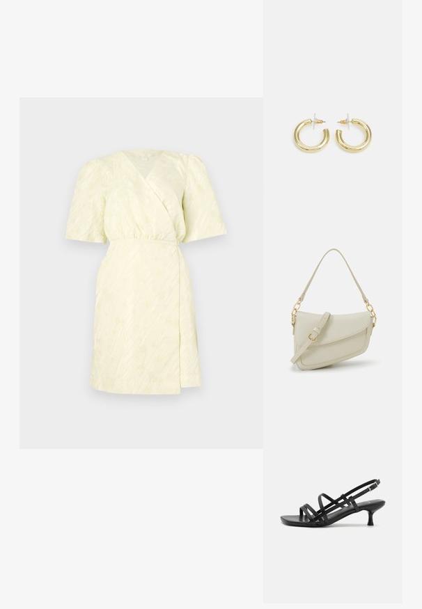Φόρεμα wrap σε απαλό κίτρινο με ραβδωτή υφή, κοντά φουσκωτά μανίκια και ελαστική μέση για εφαρμοστό σχήμα, με v-λαιμόκοψη.; Μαύρες ψηλοτάκουνες σάντλας με πολλαπλές διασταυρούμενες λωρίδες. Λείο υλικό, μυτερή μύτη και στενός τακούνι. Ρυθμιζόμενη λωρίδα στον αστράγαλο με αγκράφα.; Μικρή κρέμα τσάντα χεριού με υφή, μακριά ρυθμιζόμενη λουρί, αλυσίδα ως διακόσμηση και κλείσιμο με καπάκι. Χρυσές λεπτομέρειες.; Χρυσά σκουλαρίκια κρίκοι με ομαλή, γυαλιστερή επιφάνεια. Κυκλικός σχεδιασμός που διαθέτει μια μικρή βάση και διαφανή στήριξη για ασφαλή χρήση.