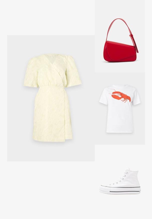 Suknelė įvyniojama, švelnios geltonos spalvos su tekstūruotomis juostelėmis, trumpomis pūstomis rankovėmis ir elastinga juosmens linija, suteikianti figūrą išryškinančią formą, turinti V formos iškirptę.; Balta medvilnė marškinėliai su dideliu, ryškiu raudonu omaru grafiku priekyje. Trumpomis rankovėmis ir standartiniu apvaliu kaklu.; Balti aukštakulniai drobės sportbačiai su juodu guminio pado, priekinio guminio piršto dangteliu ir šešiais akytėmis raištams, pasižymintys švariu, minimalistiniu dizainu.; Raudona odinė rankinė su kampuota, geometrine forma. Pasižymi viena reguliuojama dirželiu ir dangteliu su siuvinėtais dekoracijomis.