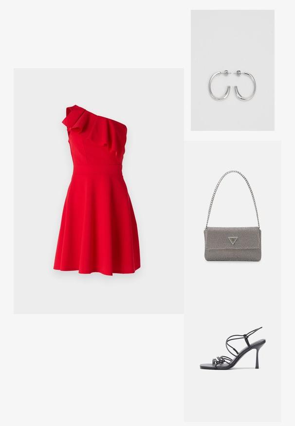 WAL G PETITE MAXINE RUFFLE SKATER - Jerseyklänning - red; Svarta högklackade sandaler har tunna remmar med en knuten design, en slät fyrkantig tå och en smal stilettklack.; Ljusgrå metallisk handväska med kedjestropp, prydd med små cirkulära metallnitar och en triangulär logotyp.; Silver hoopsörhängen med en slät, glänsande yta, med en böjd form och post-stängning. Minimalistisk design med en modern finish.