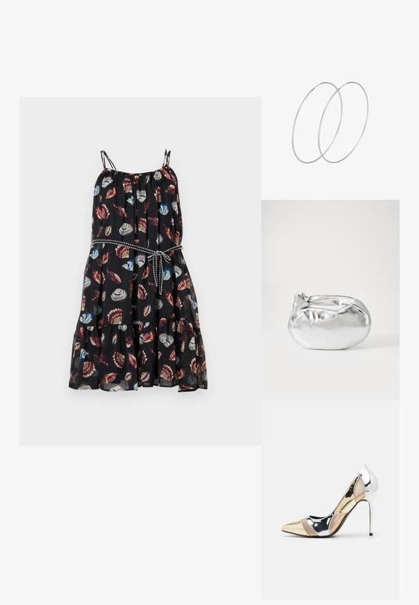 Crna haljina s lepršavim rubom, koja ima šarene uzorke školjaka. Ima podesive naramenice i struk s vezanjem u kontrastnoj boji.; Cipele s visokom potpeticom i špicastim vrhom u srebrnoj, zlatnoj i nude boji. Sjajan finiš s izrezbarenim dizajnom, s potpeticom u obliku stiletto.; Srebrna metalik torbica s mekim, zaobljenim oblikom i čvorastim zatvaranjem na vrhu. Izrađena od glatke sintetičke kože.; Srebrne okrugle naušnice s minimalističkim dizajnom. Kružni oblik, glatka tekstura i tanak profil. Lagane s poliranim završetkom.