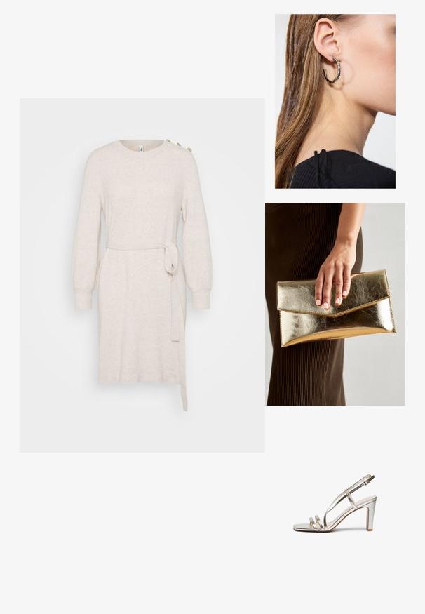 Rochie tricotată bej cu guler rotund, mâneci lungi tip balon, curea la talie și fante laterale. Prezintă nasturi decorativi pe umăr.; Sandalie cu toc înalt, metalice, argintii, cu vârful deschis, având trei bretele subțiri peste picior și o bretea pentru gleznă cu cataramă.; Geantă de mână metalică aurie cu o textură netedă, având un închizător în formă de triunghi. Mâna care o ține are unghii frumos îngrijite.; Cercel din argint cu un finisaj polișat, având detalii mici din aur și o formă rotundă, purtat pe lobul urechii.