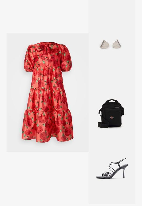 Cras DRESS - Vestido de dia - coral; As sandálias de salto alto pretas apresentam tiras finas com um design em nó, uma biqueira quadrada lisa e um elegante salto agulha.; Bolsa transversal preta com um bolso com fecho, forma retangular, feita de tecido, apresentando um patch de logo na frente, alça de ombro ajustável.; Brincos de metal prateado com uma forma suave de gota e um acabamento polido. Gravações subtis adicionam detalhe. Design minimalista.