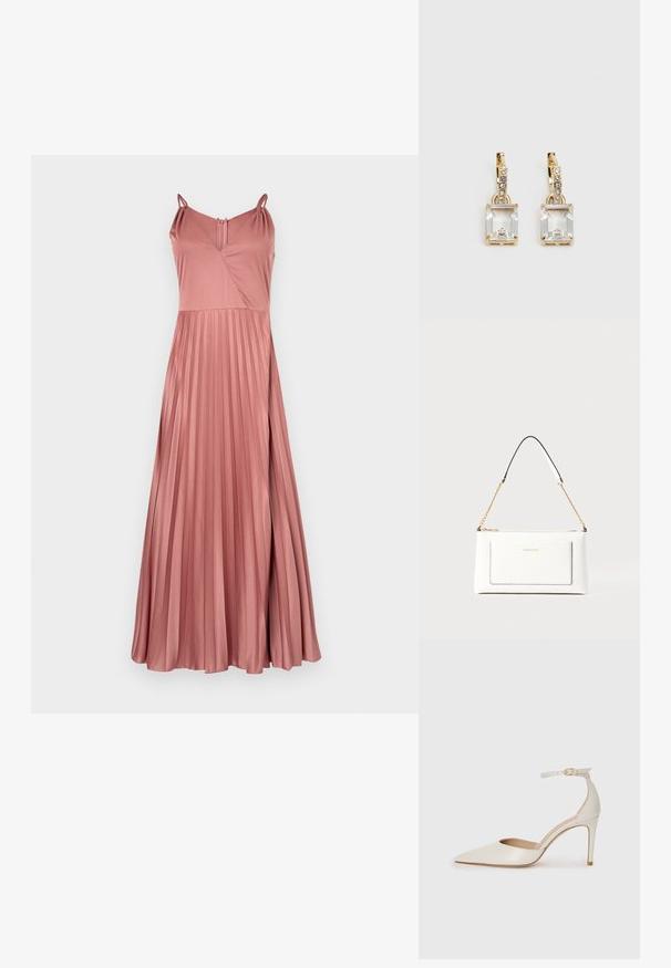 Pikk, pleeditud kleit pehmest roosast kangast, õhukeste rihmadega, V-kaelusega ja võtmeaugu tagakinnitusega. Sile tekstuur ja elegantne langevus.; Valgete nahast kõrge kontsaga kingad, terava varbaga, ankle strapiga ja kitsaste stiletto kontsadega. Sile tekstuur koos peene läikega.; Valge nahast kott tekstureeritud viimistlusega, millel on kuldne kettling ja mustad aktsendid. Include eesmine tasku ja tõmblukk.; Kuldtooni kõrvarõngad, millel on ristkülikukujuline, selge kristall, mis ripub allapoole väikeste ümmarguste selgete aktsentide rida. Viimistletud, kaasaegne disain.