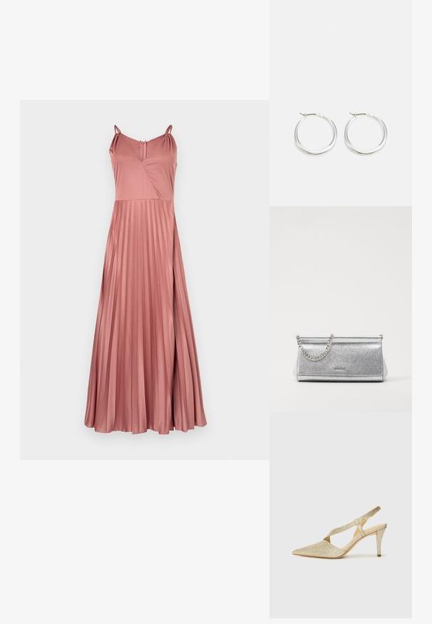 Długa, plisowana sukienka z miękkiego różowego materiału, z cienkimi ramiączkami, dekoltem w kształcie V i zapięciem z kluczykowym tyłem. Gładka tekstura i elegancki krój.; Lśniące złote czółenka na pasku z wąskim czubkiem, cienkim paskiem w kostce oraz smukłym obcasem. Powierzchnia ma teksturowane metaliczne wykończenie.; Srebrna torebka kopertówka z brokatem o teksturowanym wykończeniu, z srebrnym łańcuszkiem i eleganckim, prostokątnym kształtem. Zamek u góry.; Srebrne kolczyki w formie kół mają gładki, zaokrąglony design z cienkim profilem i bezpiecznym zapięciem. Minimalistyczny styl z polerowanym wykończeniem.