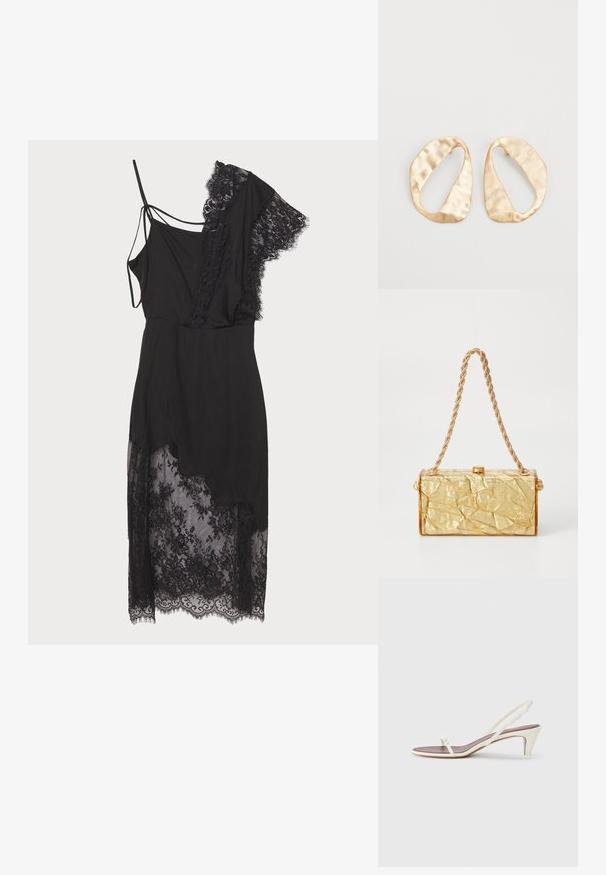 MUNTHE SAHAN - Koktailové šaty/večierkové šaty - black; Biele sandále na opätku so slabým podpätkom, tenkými pásikmi a hladkým koženým povrchom; obsahujú malú dekoratívnu sponu.; Zlatá kabelka s pokrčenou textúrou, s obdĺžnikovým tvarom, disponujúca reťazovým popruhom a zapínaním na vrchu. Hladký, lesklý povrch.; Pár nepravidelných oválnych zlatistých kovových náušníc s textúrovaným, mierne rozbitým povrchom na bielom pozadí.