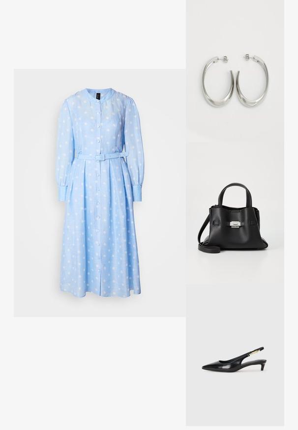 Svetlo modra obleka z dolgimi rokavi in belimi pikami, z gumbi na sprednji strani in pasom. Ima okroglo ovratnico in nabrano krilo.; Črne usnjene sandale na peto z ostro konico, ki imajo tanko peto in zlat ton na nastavljivem traku. Gladka tekstura.; Črna usnjena torbica z teksturirano površino, ki ima dva zgornja ročaja, odstranljiv ramenski trak in podrobnosti z srebrnim zapiranjem.; Srebrni uhani v obliki obroča z gladkim, ukrivljenim oblikovanjem. Imajo sijajno kovinsko površino in zapiranje na žebljiček. Brez vidnih vzorcev ali dodatkov.