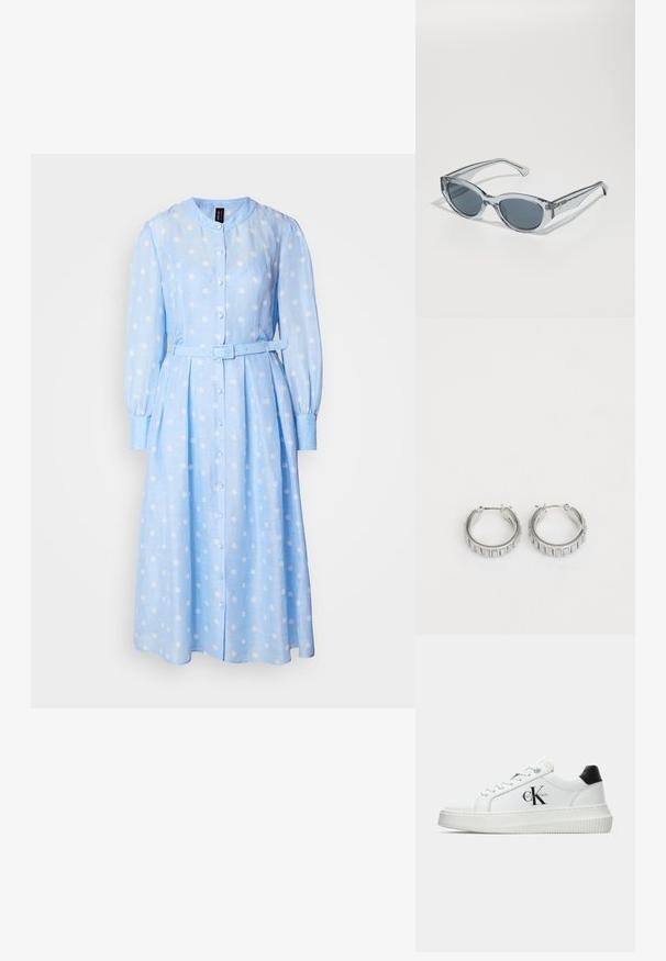 Šviesiai mėlyna ilga suknele su baltais taškeliais, mygtukų užsegimu priekyje ir diržu ant liemens. Su apvalia apykakle ir klostuota sijonu.; Balti žemakulniai bateliai su juodu kulno dangteliu, platformos padu, raišteliais ir Calvin Klein "CK" logotipu šone.; Aiškūs, lengvi saulės akiniai su ovaliais objektyvais, pilkai tonuotais objektyvais ir siauromis kojelėmis, turinčiomis metalinę detalę ant šventyklų.; Sidabrinės auskarų žiedai su tekstūruotu dizainu, turinčiu vertikalias briaunas. Apskritimo forma su saugiu užraktu. Lygi apdaila.