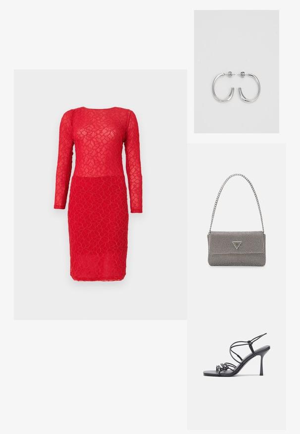 Rochie roșie din dantelă cu mâneci lungi, având un model floral texturat și o siluetă ajustată. Material semi-transparent pe toată suprafața.; Sandale negre cu toc înalt au curele subțiri cu un design legat, un vârf pătrat neted și un toc stiletto elegant.; Geantă metalică gri deschis, cu un strap din lanț, decorată cu mici ținte circulare metalice și un logo de marcă triangular.; Cercei rotunzi din argint cu un finisaj neted și strălucitor. Design ușor, având o formă rotundă și închidere cu tijă.