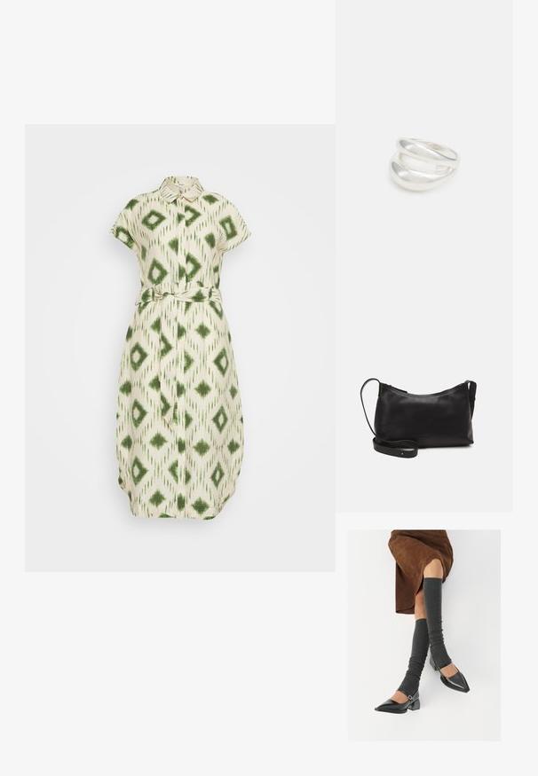 Object OBJBERRY LONG DRESS - Paitamekko - sandshell/peridot; Musta lakattu nahkakengät teräväkärkisillä, leveällä kantapäällä ja nilkkahihnalla, yhdistettynä harmaisiin ribattuihin säärystimiin ja ruskeaan mokkasiinimekkoon.; Musta nahkainen olkalaukku, jossa on sileä pinta, kaareva muoto, säädettävä hihna ja vetoketjukiinnitys. Minimalistinen muotoilu ilman koristeita.; Hopeinen kaksinkertainen rengas, jossa on sileä, kiillotettu pinta. Siinä on sulava, kaareva muotoilu, jossa on päällekkäisiä osia modernin ilmeen saavuttamiseksi.