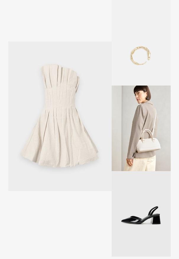 Trägerloses, hellbeiges Kleid aus strukturiertem Stoff, mit mehreren vertikalen Falten und einem ausgestellten Rock.; Schwarze Lackleder-Slingback-High Heels mit spitzem Schuh und einem geometrischen Blockabsatz. Verfügt über ein schlankes, minimalistisches Design und eine glatte Textur.; Weiße strukturierte Handtasche mit kurzen Griffen und einem Schultergurt, ausgestattet mit goldfarbenen Hardware-Elementen und strukturiertem Material, vor einem grauen Hintergrund präsentiert.; Goldfarbener Ring mit einem organischen, gedrehten Design, glatter Oberfläche und sich verjüngenden Enden, was ein modernes, skulpturales Erscheinungsbild erzeugt.