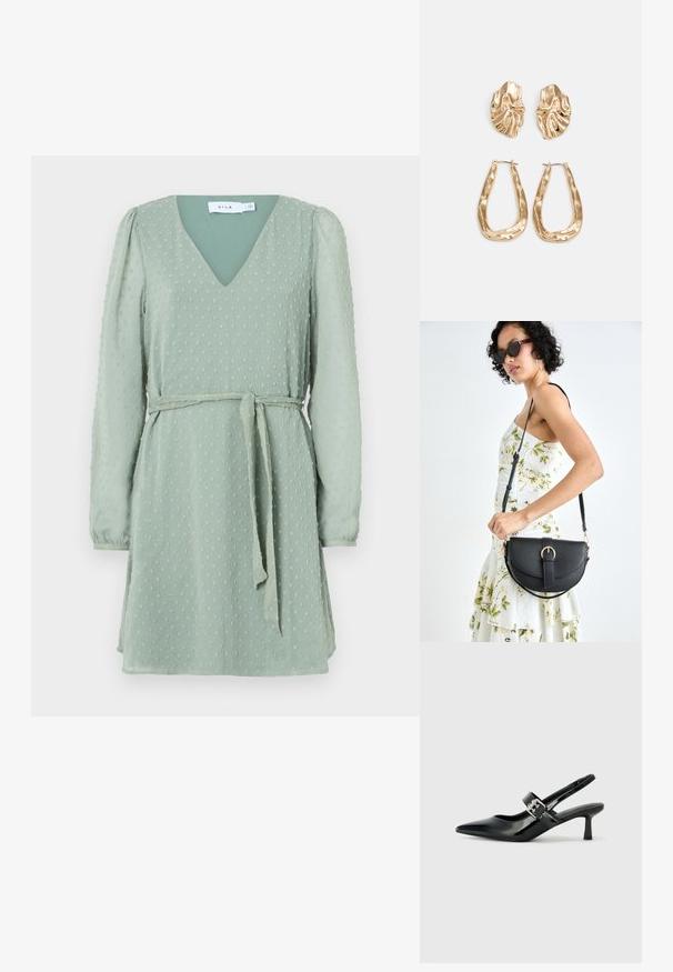 Vestido verde com decote em V, mangas longas bufantes, padrão de bolinhas texturizadas e um cinto de tecido combinando na cintura.; Saltos slingback em verniz preto com bico pontiagudo e um pequeno salto bloco, apresentando um detalhe de fivela prateada na tira.; Bolsa de couro preta com forma curva, alça destacável e detalhes em dourado. A bolsa possui uma aba com detalhe de fivela.; Brincos em tom de ouro com formas onduladas e texturizadas. Inclui studs escultóricos com presilha e um design de argola aberta com um acabamento martelado.