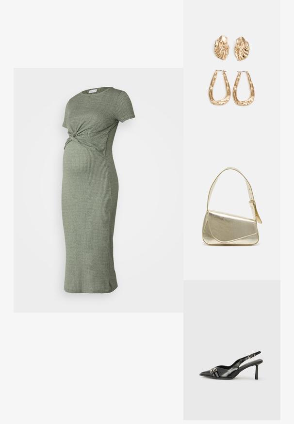 Sukienka ciążowa z ribbowanego dzianiny w oliwkowym kolorze, z skręconym przodem, krótkimi rękawami, dopasowanym fasonem i długością midi.; Czarne lakierowane buty typu slingback z ostrym noskiem, paskami na kostkach z srebrnymi klamrami i elementami metalowymi oraz smukłym obcasem.; Złota metaliczna torebka o strukturalnym designie, gładkiej powierzchni i regulowanym pasku. Charakteryzuje się unikalnym trójkątnym kształtem i minimalistycznym przeszyciem.; Złote kolczyki w odcieniu, prezentujące teksturowane, faliste kształty. Zawierają rzeźbiarskie klipsy i otwarty projekt kółek z młotkowanym wykończeniem.